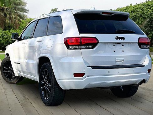 Used 2021 Jeep Grand Cherokee Laredo X RWD image 10