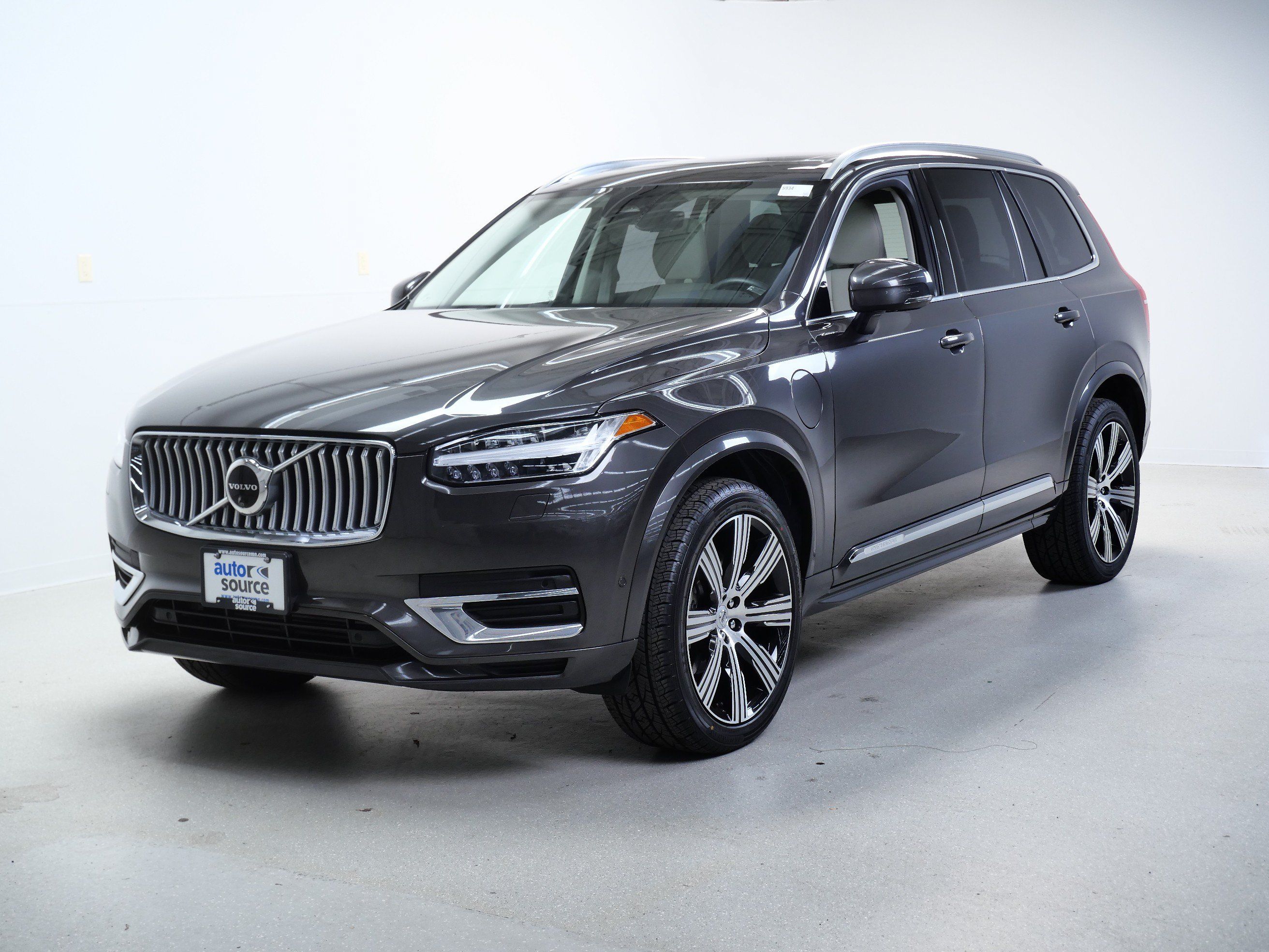 Used 2024 Volvo XC90 T8 Plus w/ Protection Package Premier AWD/4WD image 9
