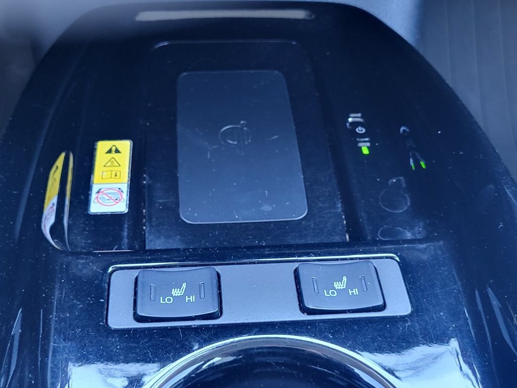 Used 2019 Toyota Prius XLE AWD/4WD image 18