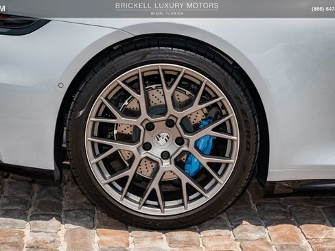 Used 2025 Porsche 911 Carrera RWD image 37
