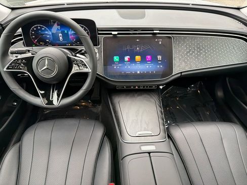 Used 2025 Mercedes-Benz E 350 4MATIC Sedan image 17
