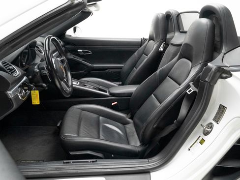 Used 2022 Porsche 718 Boxster RWD image 18
