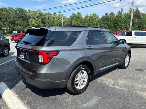 Used 2025 Ford Explorer Active AWD/4WD image 5