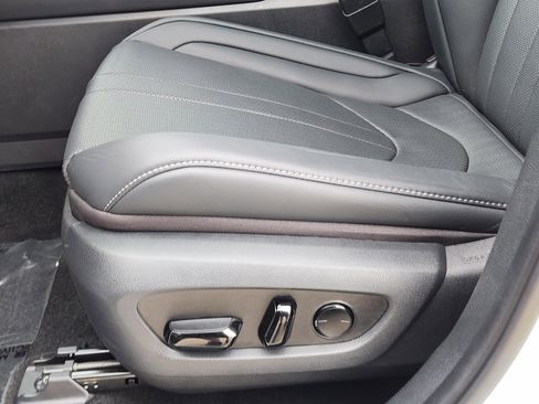 Certified 2025 Lexus TX 500h AWD w/ Technology Package image 28