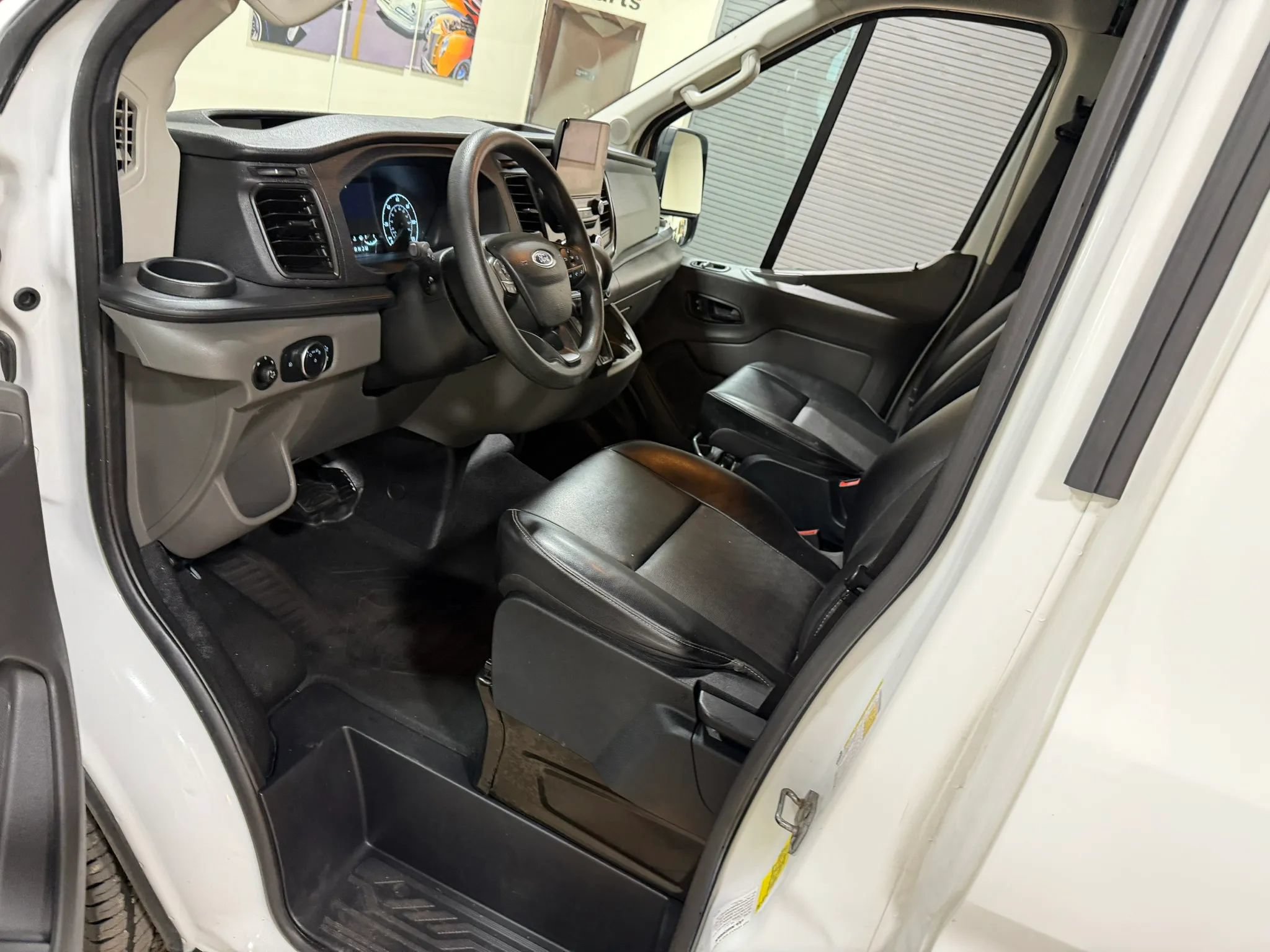 Used 2020 Ford Transit 250 Medium Roof AWD image 39