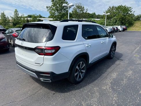 Used 2023 Honda Pilot Touring image 3