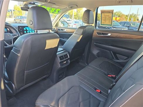Used 2025 Volkswagen Atlas SE image 8
