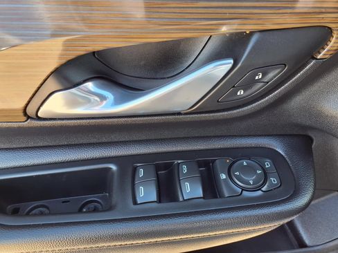 Used 2019 GMC Terrain SLE w/ Driver Convenience Package FWD image 24