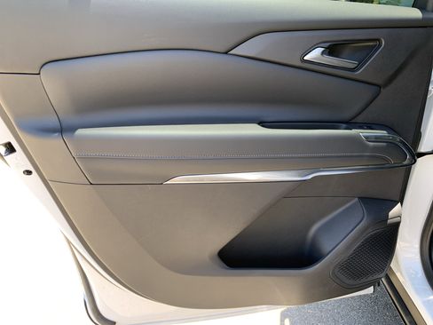 Used 2025 Chevrolet Traverse LT w/ Sun and Wheel Package FWD image 39