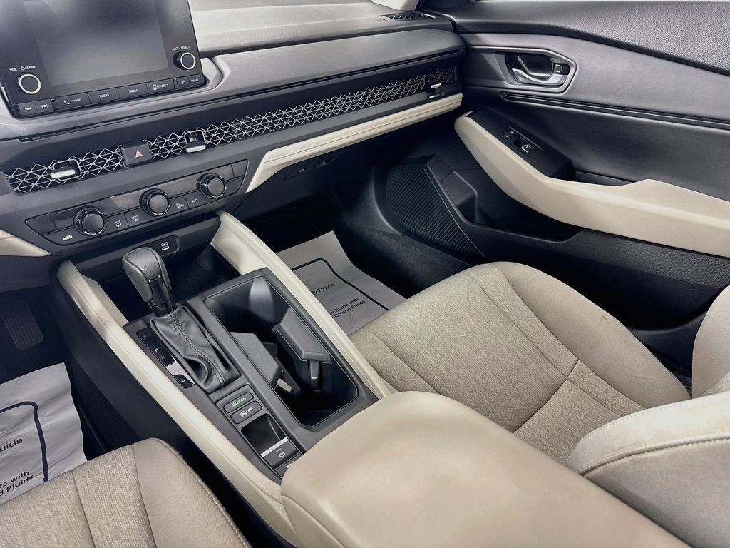 Used 2025 Honda Accord SE image 30