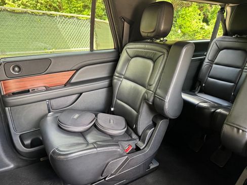 Used 2020 Lincoln Navigator L Reserve w/ Equipment Group 201A Reserve AWD/4WD image 32