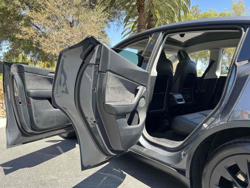 Used 2023 Tesla Model Y Long Range AWD/4WD image 56