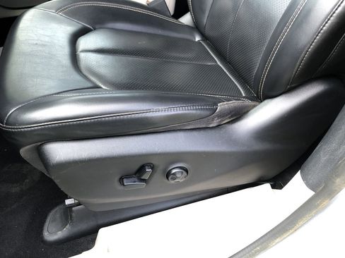 Used 2020 Chrysler Voyager Lxi image 24