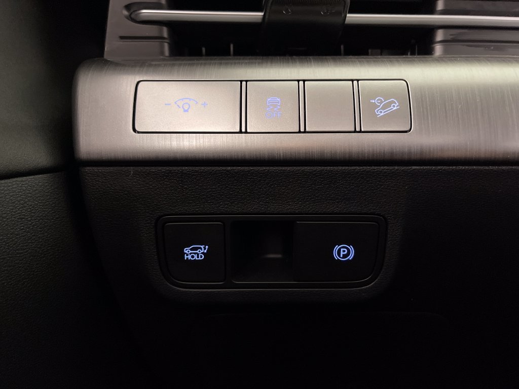 Certified 2024 Hyundai Kona Limited FWD image 31