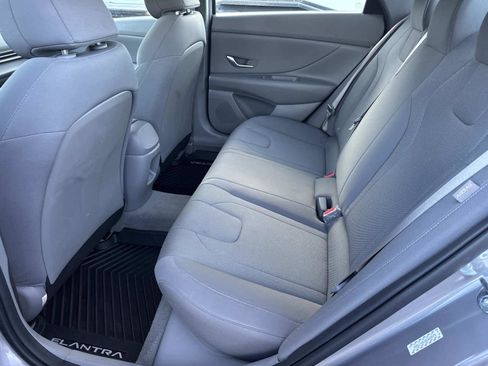 Used 2024 Hyundai Elantra SE image 13