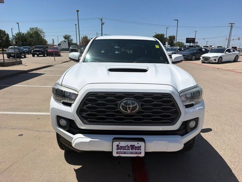 Used 2020 Toyota Tacoma TRD Sport RWD image 2