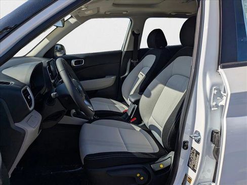 New 2025 Hyundai Venue SEL image 3