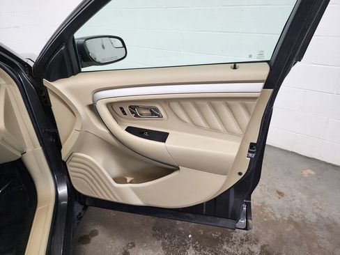 Used 2017 Ford Taurus SE FWD image 30