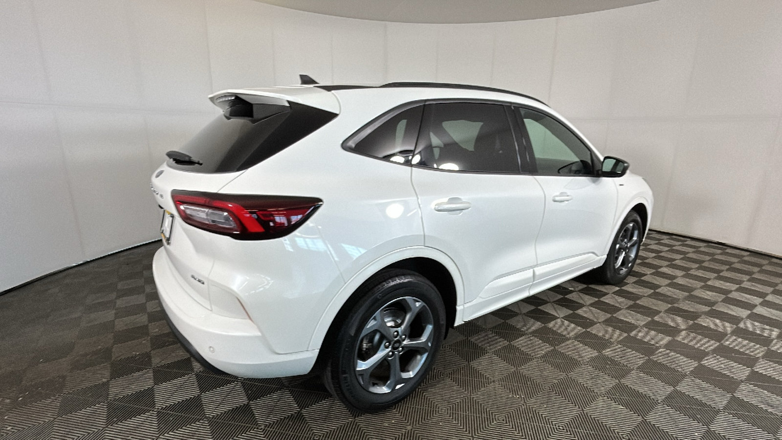 Used 2023 Ford Escape ST-Line w/ Tech Pack #1 AWD/4WD image 3