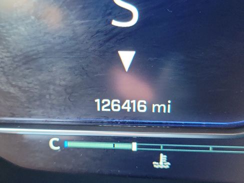 Used 2022 Chevrolet Suburban Premier image 30