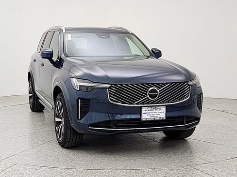 New 2026 Volvo XC90 B5 Core image 2