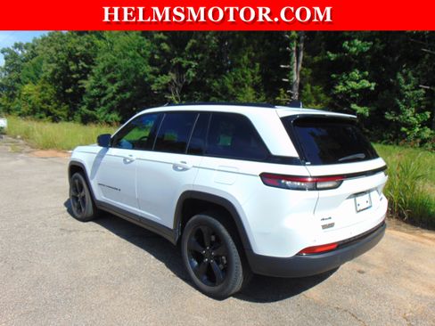 Used 2024 Jeep Grand Cherokee Limited w/ Black Appearance Package AWD/4WD image 6