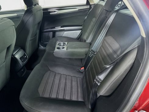 Used 2019 Ford Fusion SE image 26