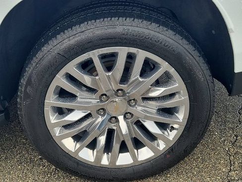 Used 2022 Chevrolet Suburban LT RWD image 7