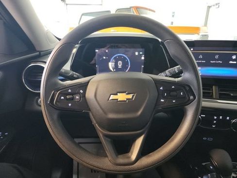 Used 2024 Chevrolet Trax LT FWD image 18