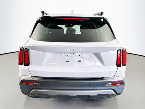 Used 2023 Kia Sorento S w/ Panoramic Sunroof Package AWD/4WD image 6