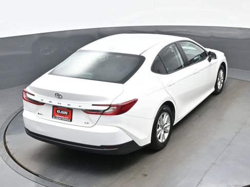Used 2025 Toyota Camry SE image 38