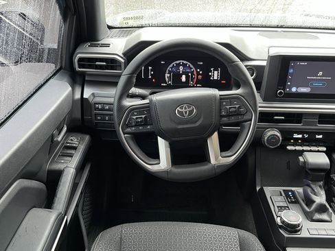 Used 2025 Toyota 4Runner SR5 image 12