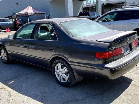 Used 2000 Toyota Camry LE w/ Value Pkg 4 FWD image 6
