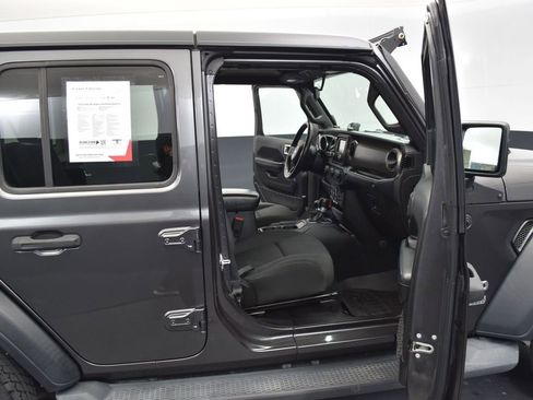 Used 2018 Jeep Wrangler Unlimited Sport S image 27