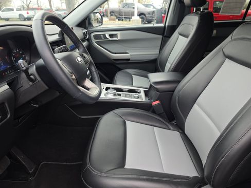 Used 2024 Ford Explorer XLT w/ Equipment Group 202A image 14