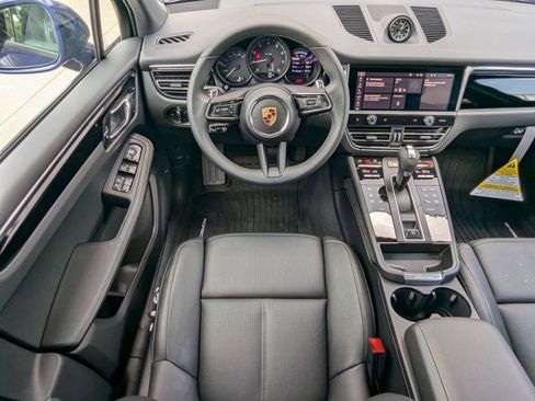 Certified 2025 Porsche Macan image 15