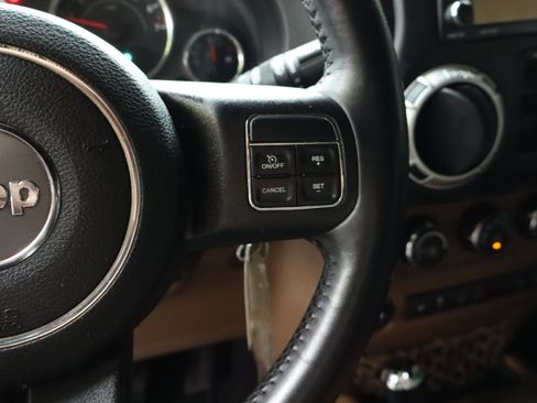 Used 2016 Jeep Wrangler Unlimited Sahara w/ Dual Top Group AWD/4WD image 30