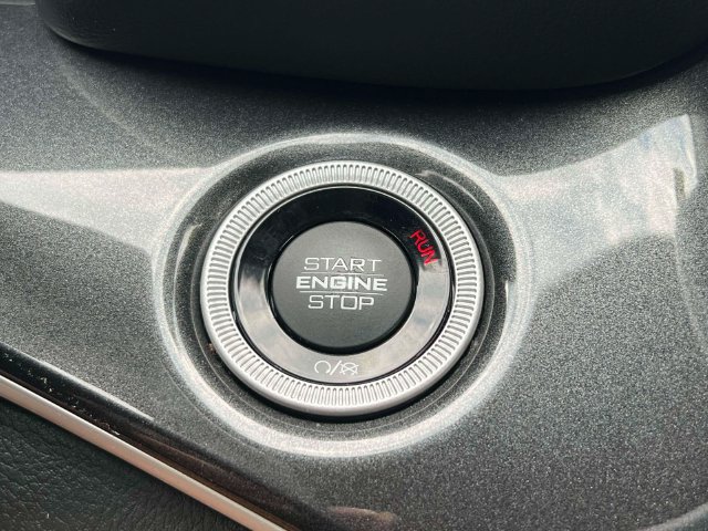 Used 2021 Jeep Grand Cherokee L Laredo w/ Luxury Tech Group I AWD/4WD image 16