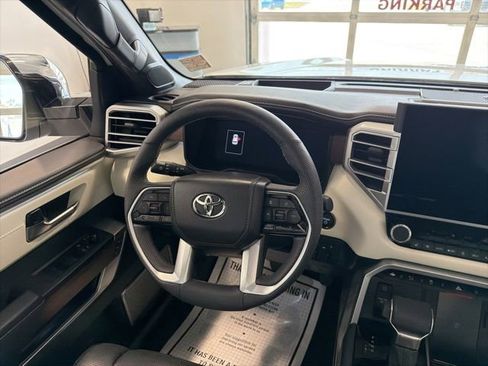 Used 2025 Toyota Sequoia Capstone AWD/4WD image 40