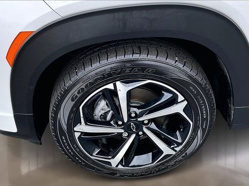 Used 2023 Chevrolet TrailBlazer RS w/ Sun and Liftgate Package FWD image 34