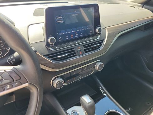 Used 2024 Nissan Altima 2.5 SV image 23