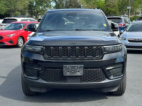 Used 2024 Jeep Grand Cherokee Altitude AWD/4WD image 2