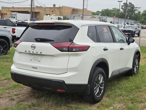 Used 2025 Nissan Rogue S FWD image 3