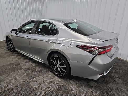 Used 2023 Toyota Camry SE image 9
