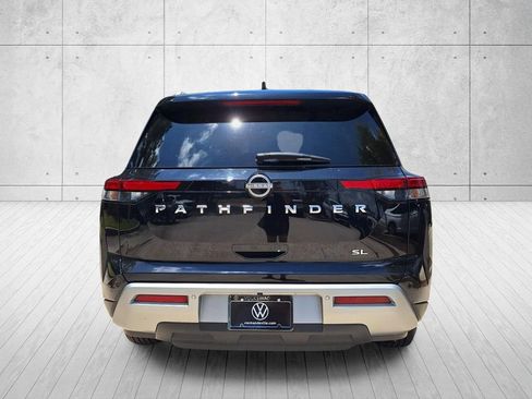 Used 2025 Nissan Pathfinder SL FWD image 6