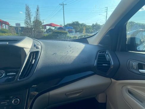 Used 2017 Ford Escape Titanium FWD image 18