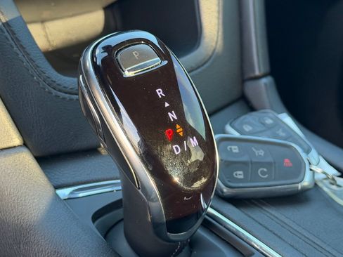 Used 2022 Cadillac XT6 Premium Luxury FWD image 22