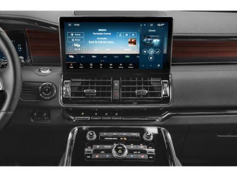 Used 2024 Lincoln Navigator Premiere AWD/4WD image 10