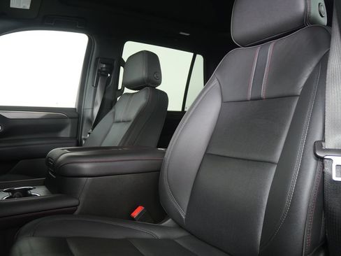 Used 2022 Chevrolet Tahoe RST w/ Luxury Package AWD/4WD image 12