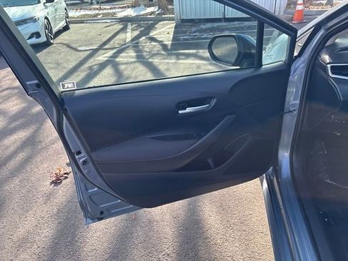 Used 2021 Toyota Corolla LE image 11